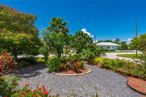 House in Punta Gorda, Florida 3 bedrooms, 202.81 sq.m. № 1919487 - photo 15
