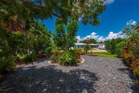 House in Punta Gorda, Florida 3 bedrooms, 202.81 sq.m. № 1919487 - photo 10