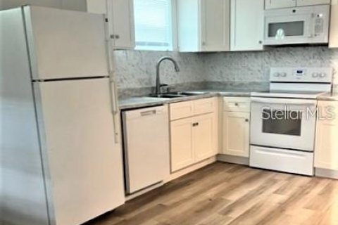 Снять в аренду квартиру в Маунт-Дора, Флорида 3 комнаты, 89.93м2, № 2206720 - фото 6