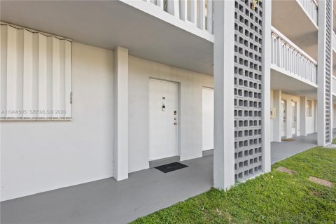 Condominio en venta en Deerfield Beach, Florida, 2 dormitorios, 90.12 m2 № 2001064 - foto 18