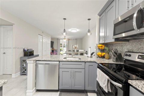 Condominio en venta en Deerfield Beach, Florida, 2 dormitorios, 90.12 m2 № 2001064 - foto 3