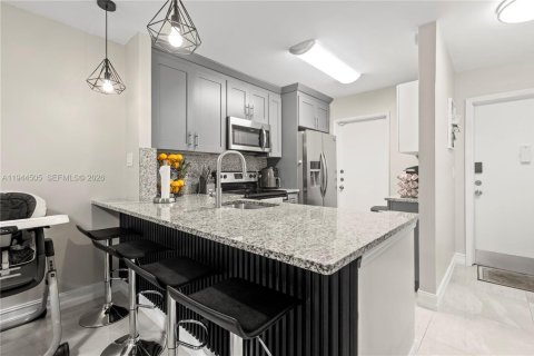 Condominio en venta en Deerfield Beach, Florida, 2 dormitorios, 90.12 m2 № 2001064 - foto 4