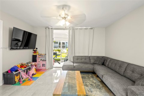 Condominio en venta en Deerfield Beach, Florida, 2 dormitorios, 90.12 m2 № 2001064 - foto 9