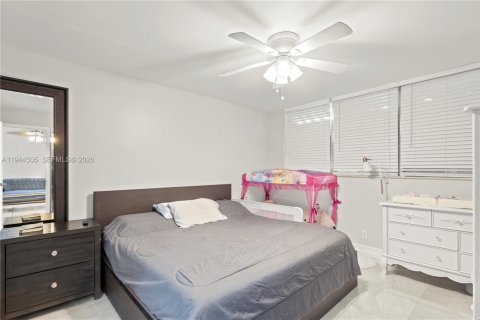 Condominio en venta en Deerfield Beach, Florida, 2 dormitorios, 90.12 m2 № 2001064 - foto 10
