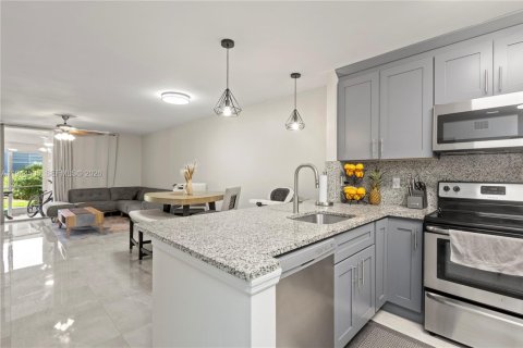 Condominio en Deerfield Beach, Florida, 2 dormitorios  № 2001064