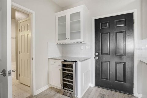 Condominio en alquiler en Tampa, Florida, 1 dormitorio, 82.68 m2 № 2112040 - foto 3