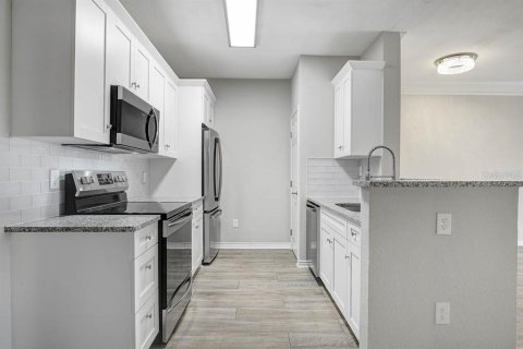 Condominio en alquiler en Tampa, Florida, 1 dormitorio, 82.68 m2 № 2112040 - foto 4