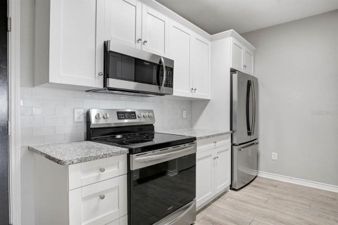 Condominio en alquiler en Tampa, Florida, 1 dormitorio, 82.68 m2 № 2112040 - foto 5