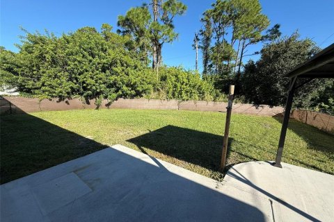 House in Port Charlotte, Florida 3 bedrooms, 97.55 sq.m. № 2394374 - photo 18