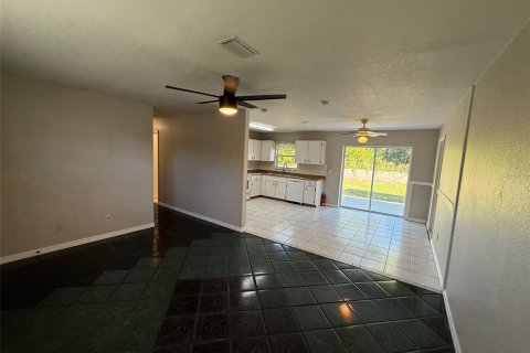 House in Port Charlotte, Florida 3 bedrooms, 97.55 sq.m. № 2394374 - photo 7