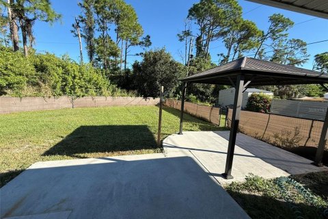 House in Port Charlotte, Florida 3 bedrooms, 97.55 sq.m. № 2394374 - photo 17