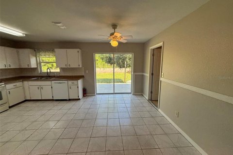 House in Port Charlotte, Florida 3 bedrooms, 97.55 sq.m. № 2394374 - photo 3