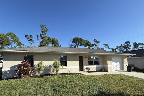 House in Port Charlotte, Florida 3 bedrooms, 97.55 sq.m. № 2394374