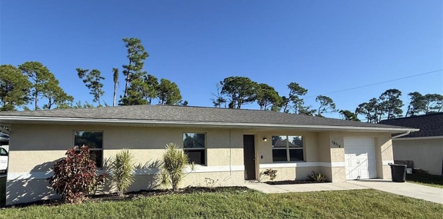 House in Port Charlotte, Florida 3 bedrooms, 97.55 sq.m. № 2394374