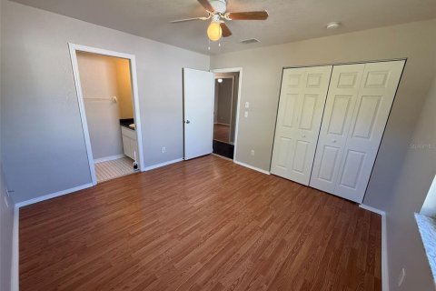 House in Port Charlotte, Florida 3 bedrooms, 97.55 sq.m. № 2394374 - photo 8