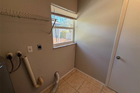 House in Port Charlotte, Florida 3 bedrooms, 97.55 sq.m. № 2394374 - photo 14