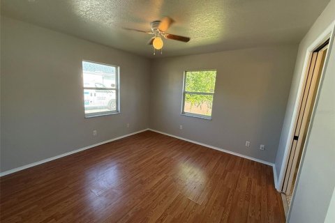 House in Port Charlotte, Florida 3 bedrooms, 97.55 sq.m. № 2394374 - photo 15