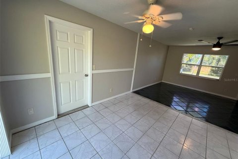 House in Port Charlotte, Florida 3 bedrooms, 97.55 sq.m. № 2394374 - photo 5