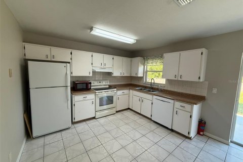 House in Port Charlotte, Florida 3 bedrooms, 97.55 sq.m. № 2394374 - photo 2