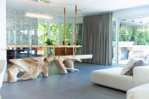 House in Miami Beach, Florida 6 bedrooms, 509.01 sq.m. № 2076745 - photo 8