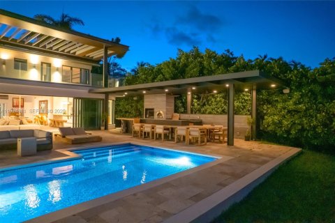 House in Miami Beach, Florida 6 bedrooms, 509.01 sq.m. № 2076745 - photo 5
