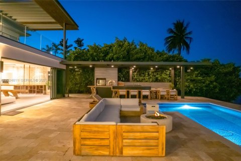 House in Miami Beach, Florida 6 bedrooms, 509.01 sq.m. № 2076745 - photo 6