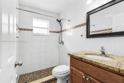 House in Cape Coral, Florida 3 bedrooms № 1970343 - photo 20