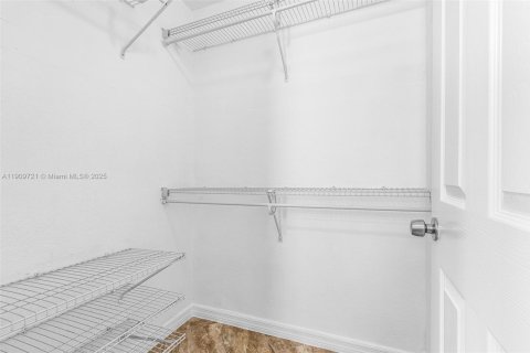 House in Cape Coral, Florida 3 bedrooms № 1970343 - photo 16