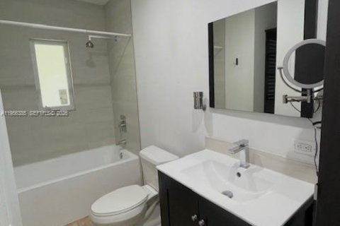 Casa en alquiler en Miami, Florida, 4 dormitorios, 134.24 m2 № 2020971 - foto 8