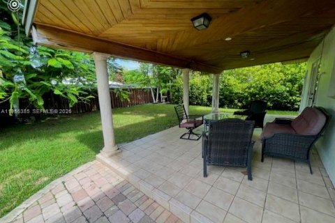 Casa en alquiler en Miami, Florida, 4 dormitorios, 134.24 m2 № 2020971 - foto 11