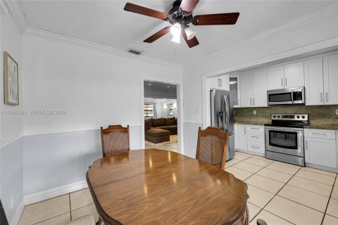 House in Miami, Florida 4 bedrooms, 134.24 sq.m. № 2020971 - photo 28