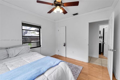 House in Miami, Florida 4 bedrooms, 134.24 sq.m. № 2020971 - photo 21