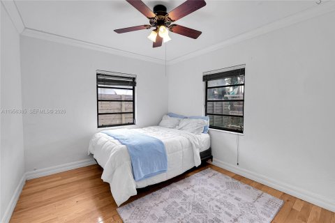 House in Miami, Florida 4 bedrooms, 134.24 sq.m. № 2020971 - photo 20