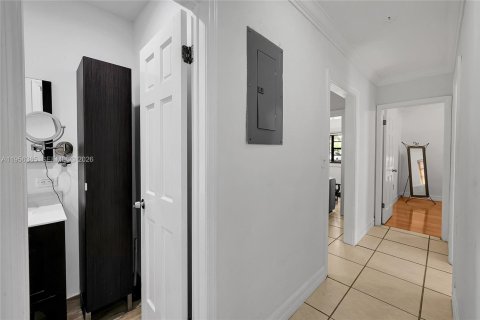 House in Miami, Florida 4 bedrooms, 134.24 sq.m. № 2020971 - photo 23