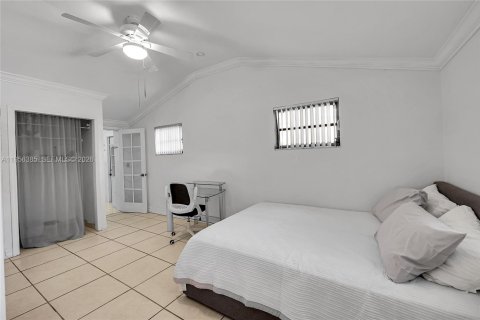 House in Miami, Florida 4 bedrooms, 134.24 sq.m. № 2020971 - photo 24