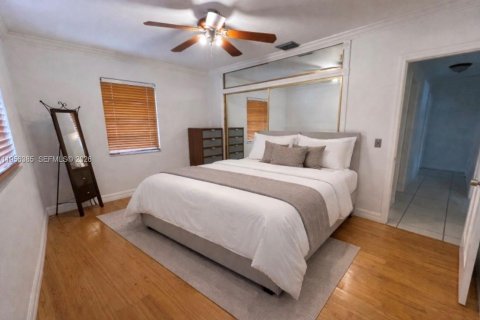 Casa en alquiler en Miami, Florida, 4 dormitorios, 134.24 m2 № 2020971 - foto 3