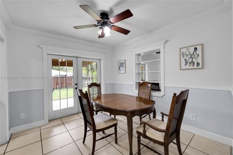 House in Miami, Florida 4 bedrooms, 134.24 sq.m. № 2020971 - photo 27