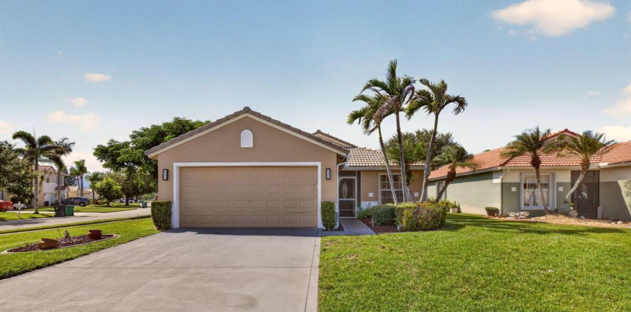 Casa en Port St. Lucie, Florida 3 dormitorios, 147.16 m2 № 2378715