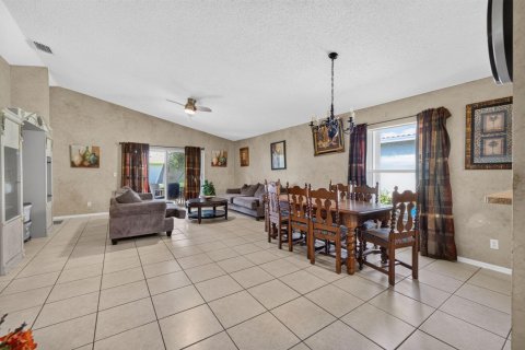 Casa en venta en Port St. Lucie, Florida, 3 dormitorios, 147.16 m2 № 2378715 - foto 8