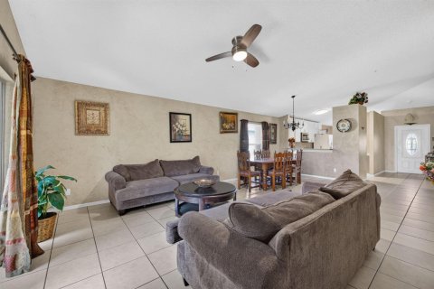 Casa en venta en Port St. Lucie, Florida, 3 dormitorios, 147.16 m2 № 2378715 - foto 6