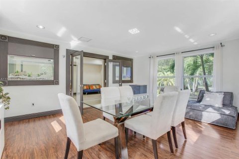 House in North Miami, Florida 12 bedrooms, 674.38 sq.m. № 1455035 - photo 16