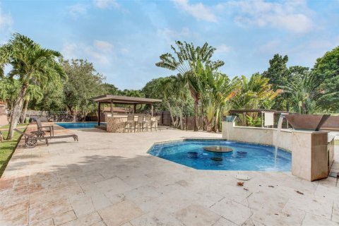House in North Miami, Florida 12 bedrooms, 674.38 sq.m. № 1455035 - photo 7