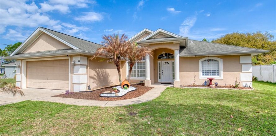 House in Palm Coast, Florida 3 bedrooms, 169.36 sq.m. № 2105605