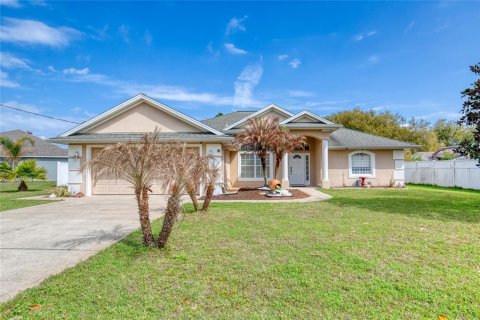 House in Palm Coast, Florida 3 bedrooms, 169.36 sq.m. № 2105605 - photo 3