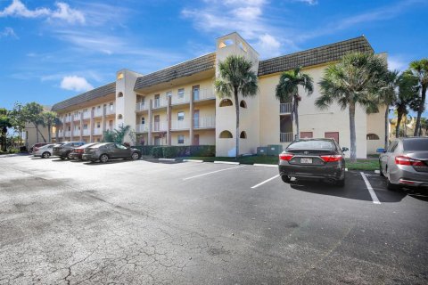 Condo in Sunrise, Florida, 2 bedrooms  № 2086318 - photo 15