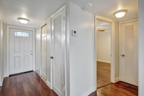 Condo in Sunrise, Florida, 2 bedrooms  № 2086318 - photo 12