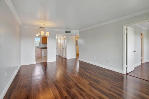 Condo in Sunrise, Florida, 2 bedrooms  № 2086318 - photo 20