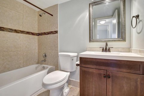 Condo in Sunrise, Florida, 2 bedrooms  № 2086318 - photo 14