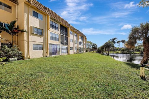 Condo in Sunrise, Florida, 2 bedrooms  № 2086318 - photo 24