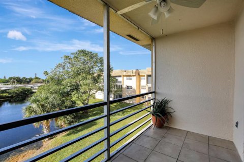 Condo in Sunrise, Florida, 2 bedrooms  № 2086318 - photo 22